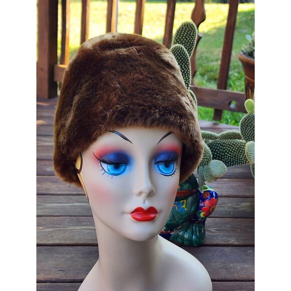 Vintage 70s Brown Faux Fur Cloche Hat – Après-Ski Chic Winter Festival Style main image 6